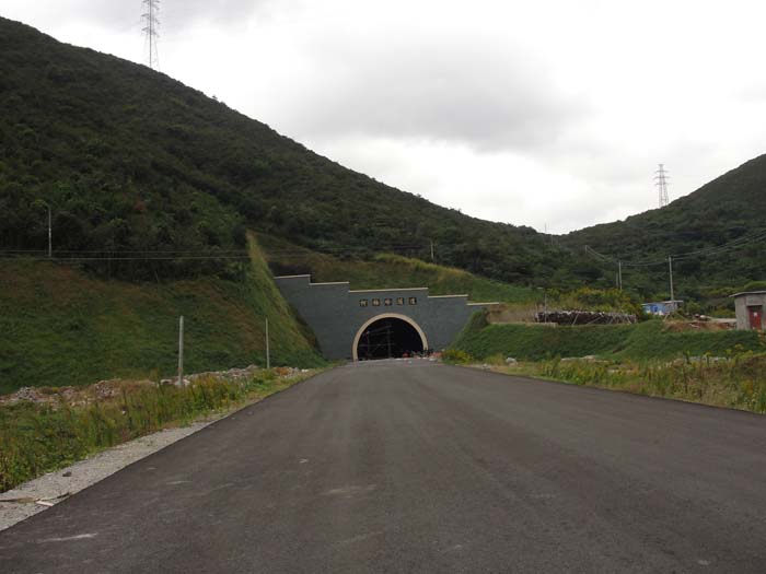 大沙至白泉段柯梅岭隧道